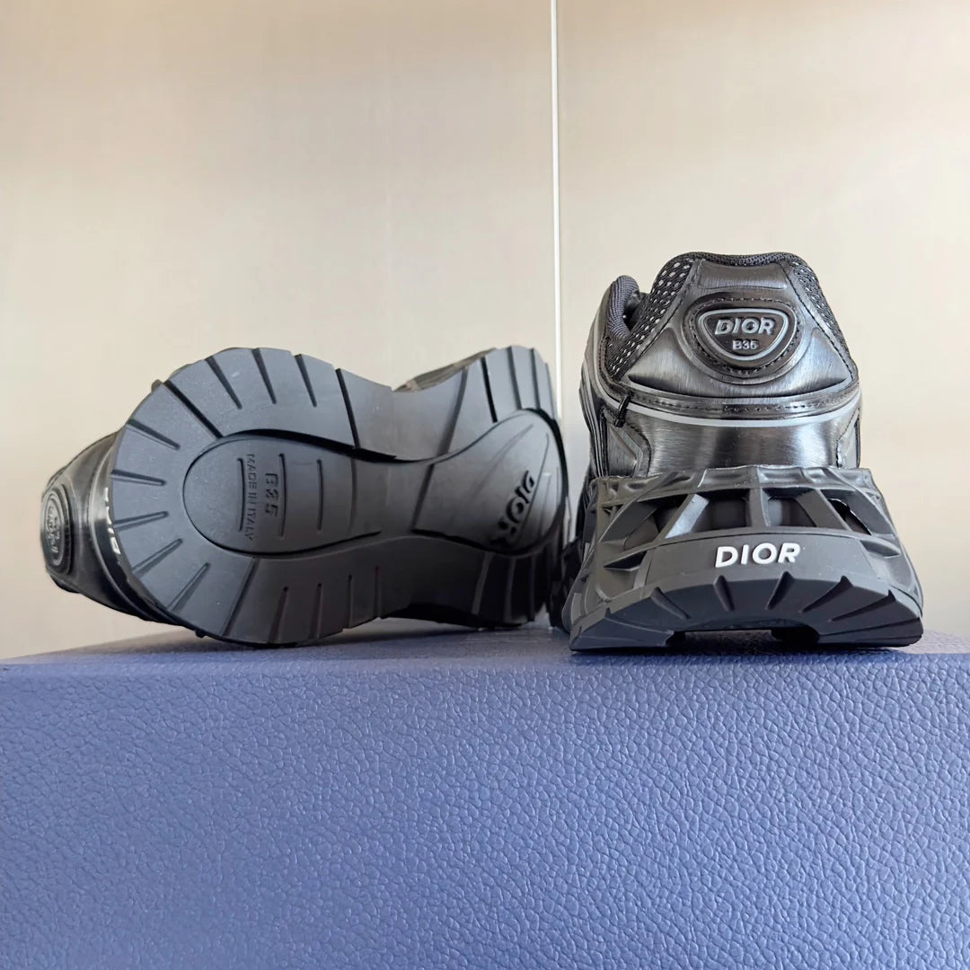 250415 New high-quality capsule series perforated sports shoes