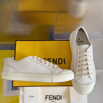 250501 New high-end and simple flat sports shoes