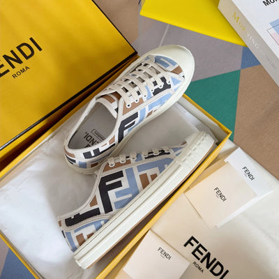 250501 New high-end and simple flat sports shoes