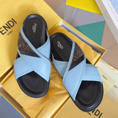 250507 New high-quality thick-soled embossed anti-slip slippers