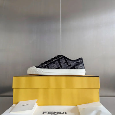 250501 New high-end and simple flat sports shoes