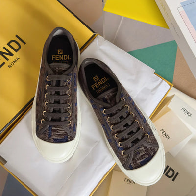 250501 New high-end and simple flat sports shoes