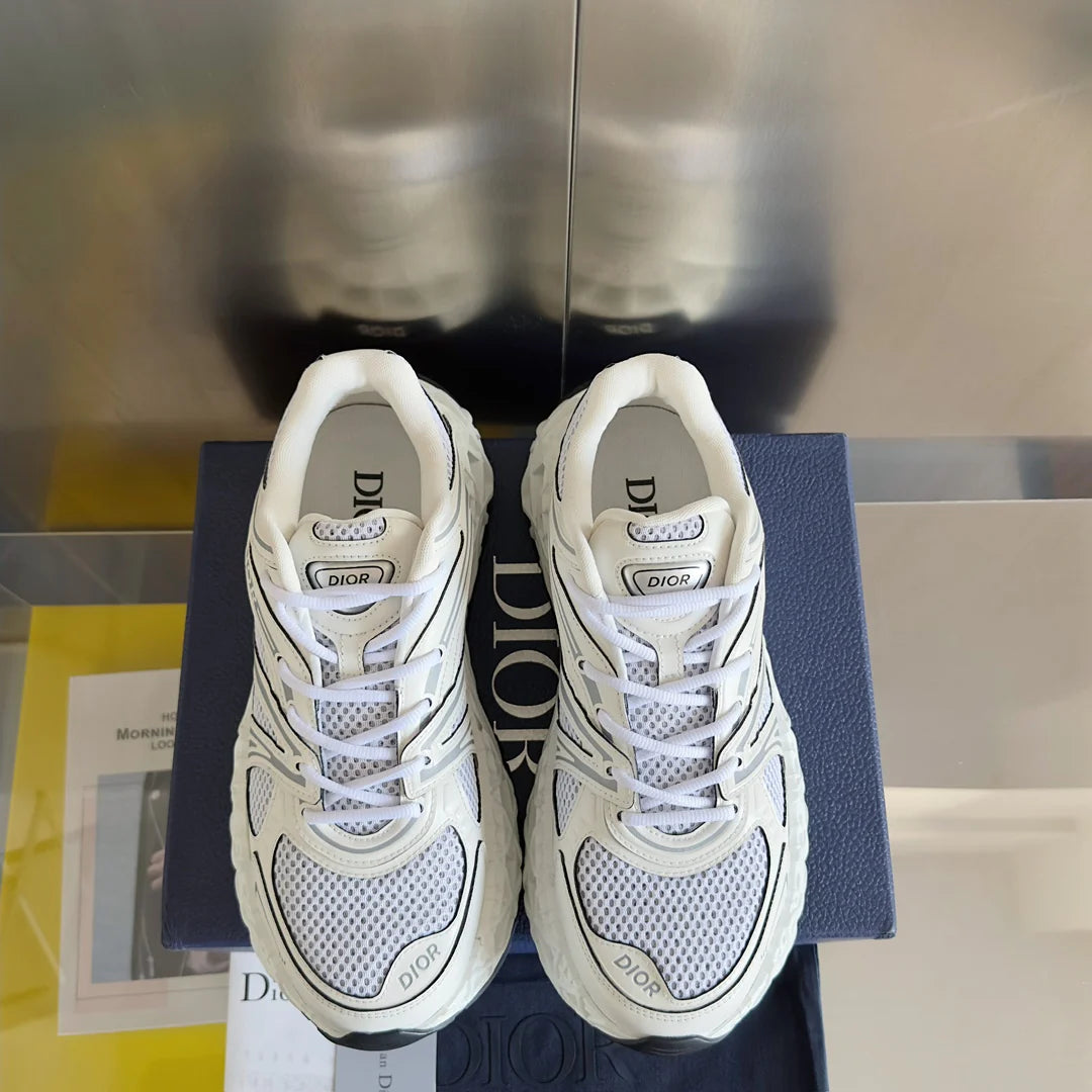 250415 New high-quality capsule series perforated sports shoes