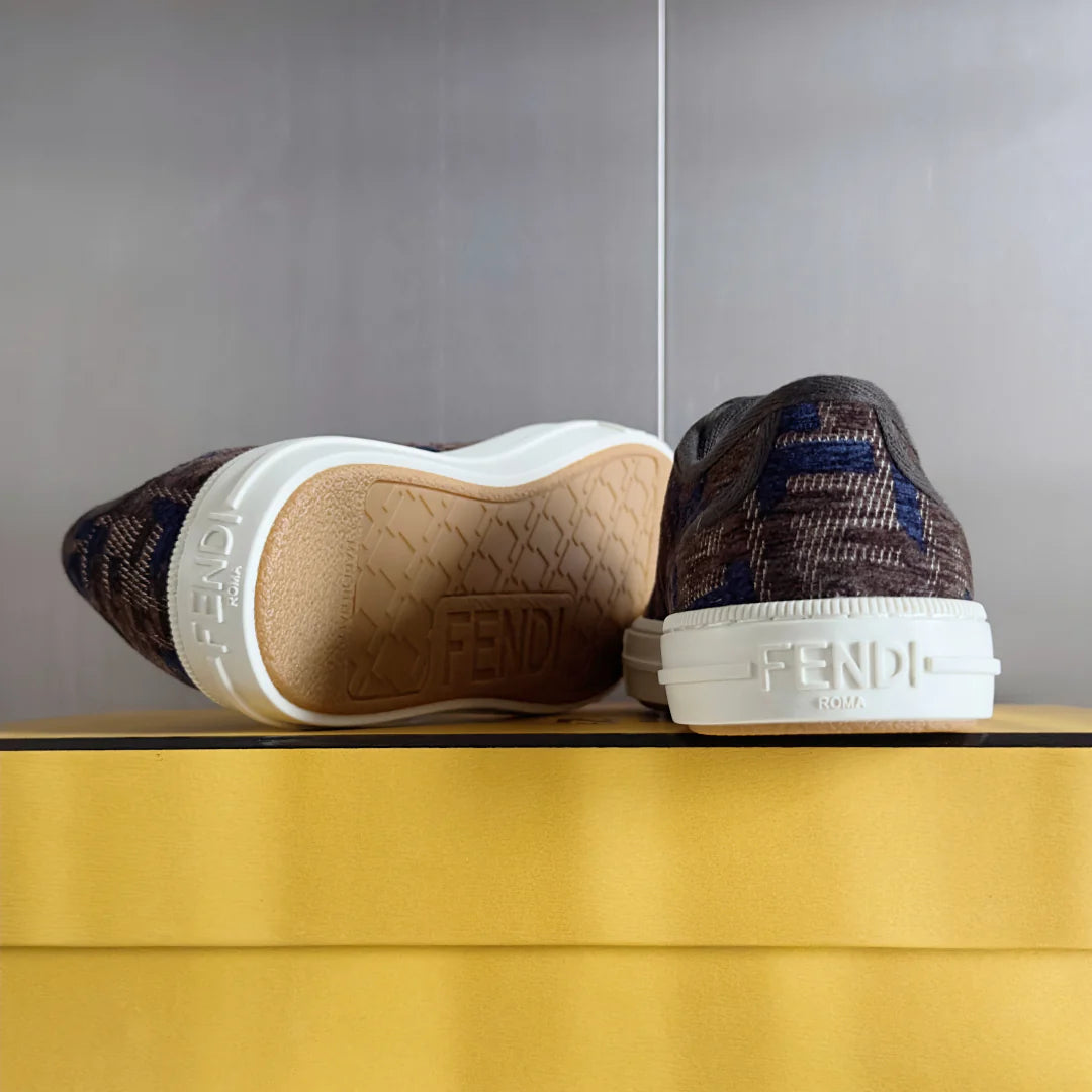 250501 New high-end and simple flat sports shoes