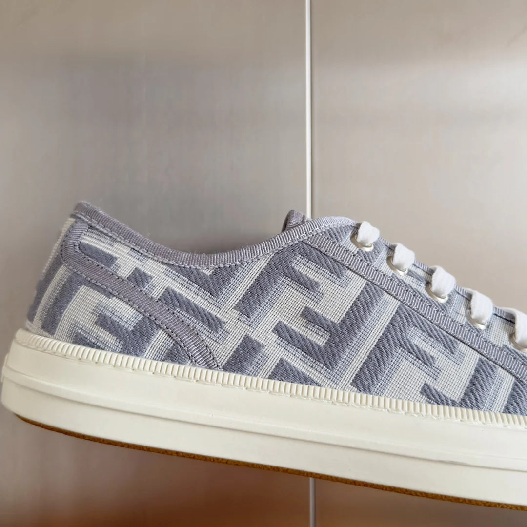 250501 New high-end and simple flat sports shoes