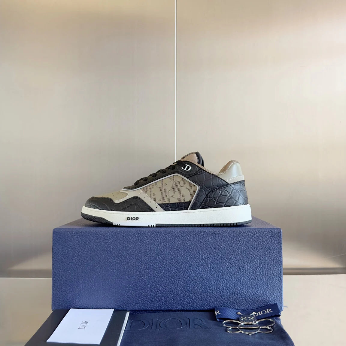 250415 New top-quality rest sports shoes and sneakers