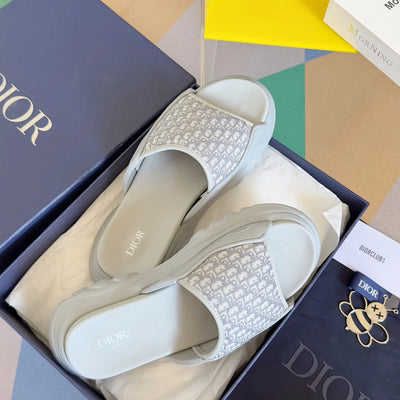 250415 New top-quality thick-soled slippers and sandals