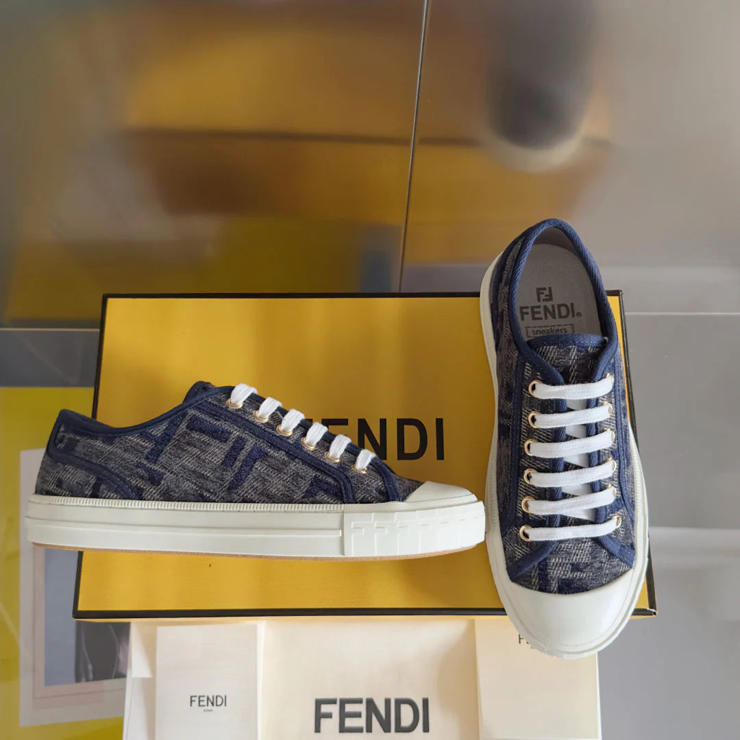 250501 New high-end and simple flat sports shoes