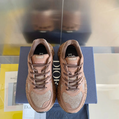 250415 New high-quality capsule series perforated sports shoes