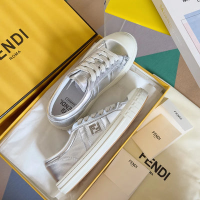 250501 New high-end and simple flat sports shoes