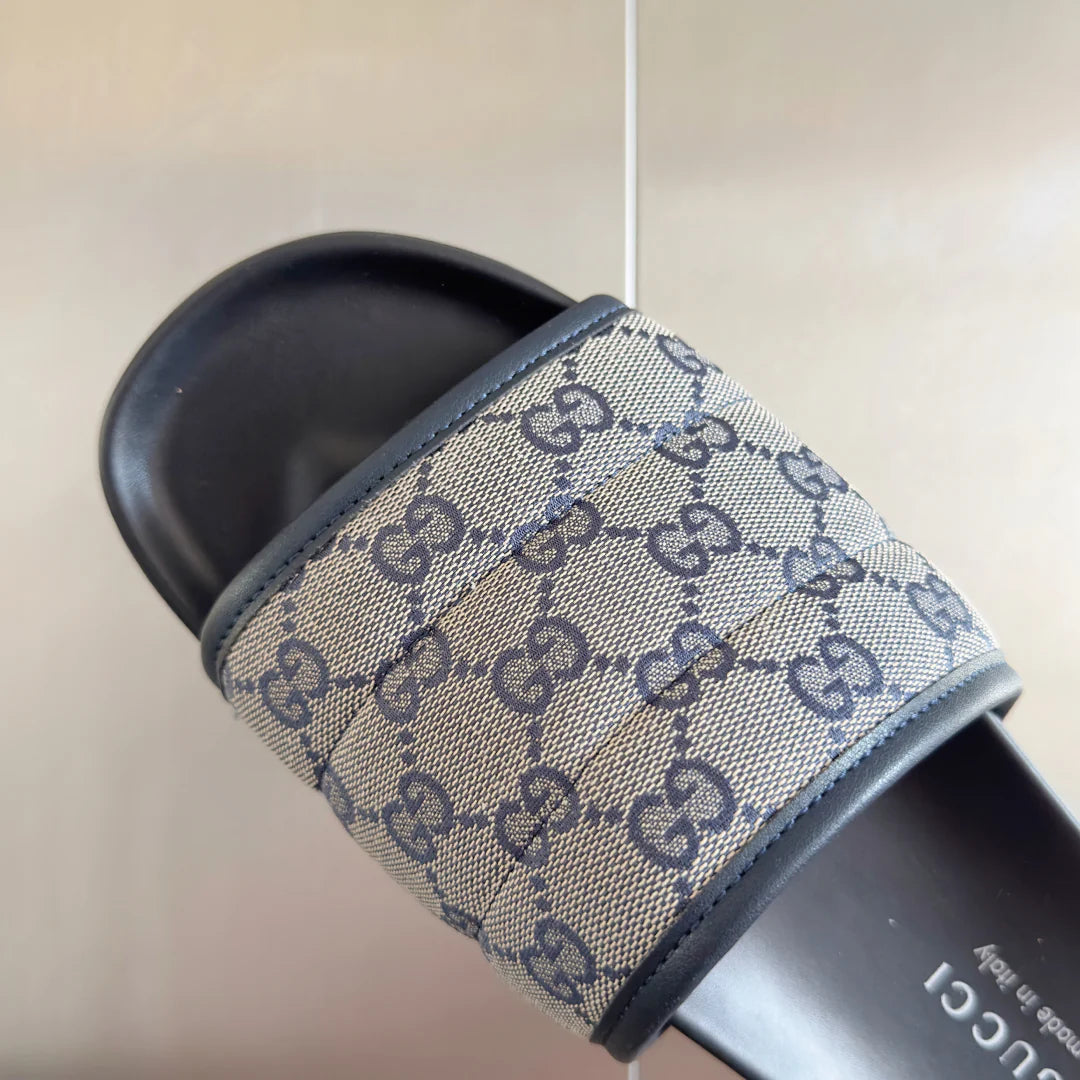 250507 New high-quality thick-soled embossed slippers