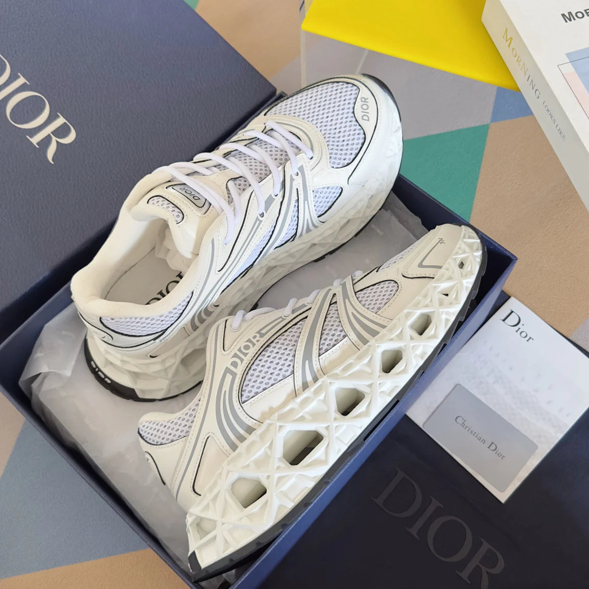 250415 New high-quality capsule series perforated sports shoes