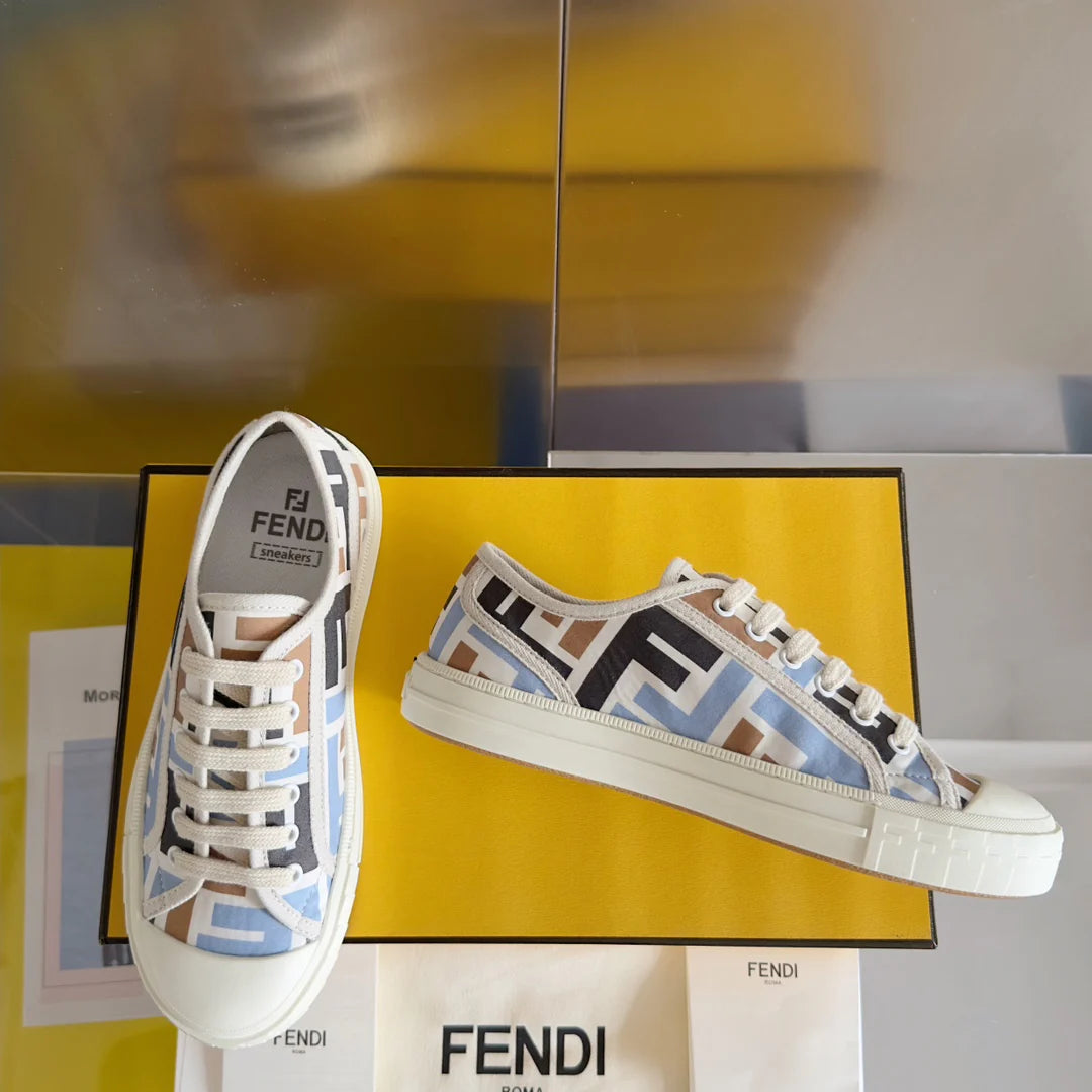 250501 New high-end and simple flat sports shoes